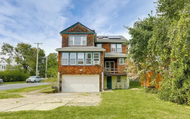 Walk to Hudson River Waterfront: Newburgh Home