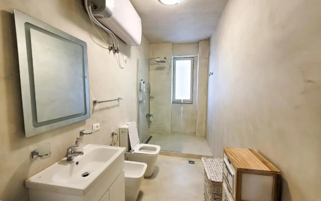 Boulevard 2 BR Apartment