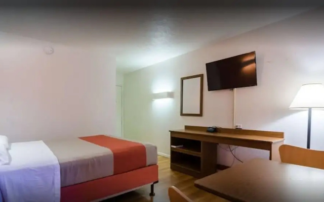 Motel 6 Emporia