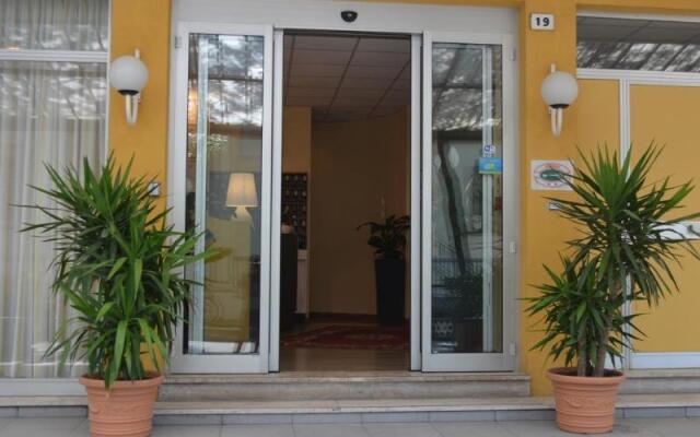 Hotel Capitol вид на фасад