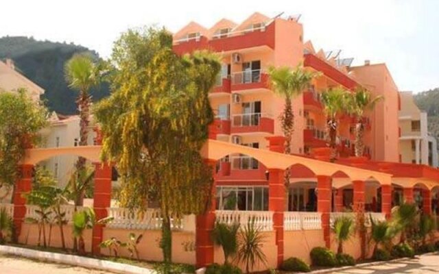 Club Hotel Diana вид на фасад
