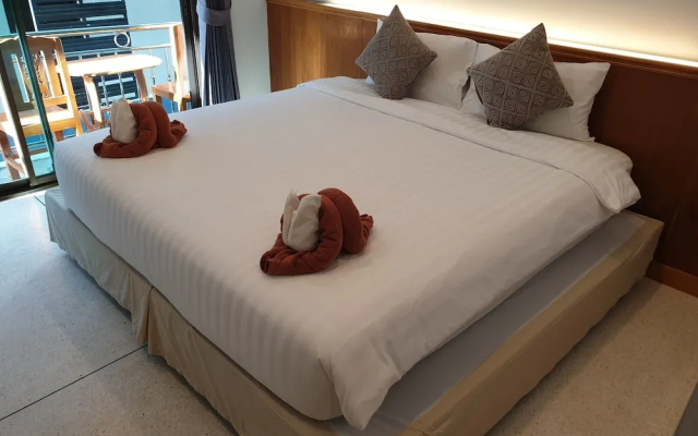 OYO 853 The Grand Koh Chang Hotel