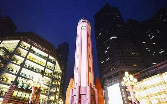Отель Crowne Plaza Chongqing Jiefangbei вид на фасад