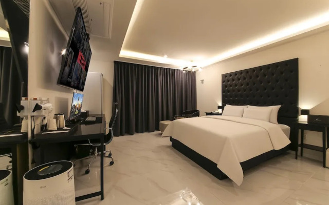 Arden Hotel