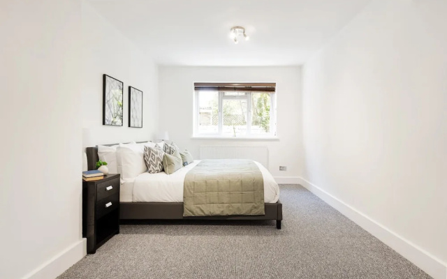 Modern Kensal Green Apartment
