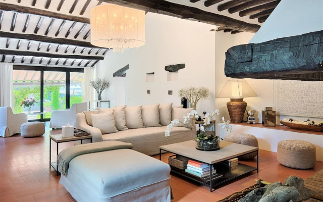 Villa in Castellina w. Pool, Garden & Winery