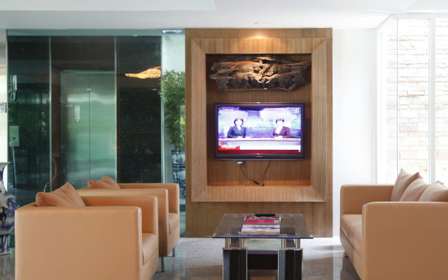 L-Seven Hotel