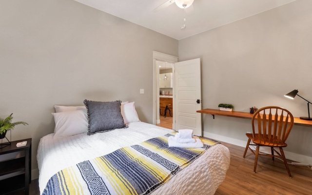 Cozy Chic Home In Downtown Loveland!