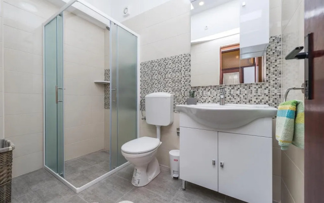 Awesome Home in Privlaka With Wifi and 4 Bedrooms