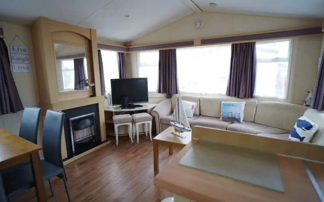 Caravan - Sleeps 8 - Pets Ok - Parking - Site Pool