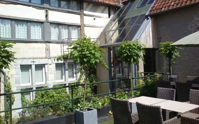 hotelImage
