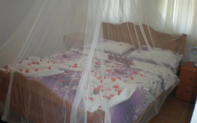 Jade Hotel