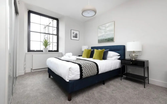Stylish 2-bed flat in New Town