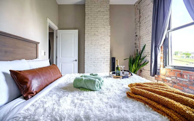 Jungle House Downtown Columbus – Modern Boutique Suites