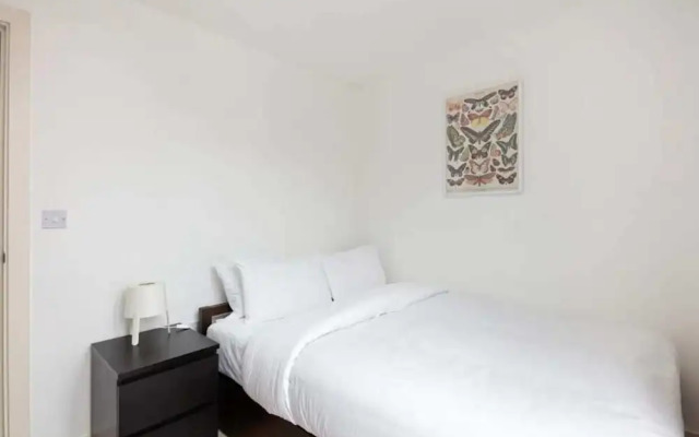 Sleek & Spacious 4 Sleeper, 5 Mins to Moorgate