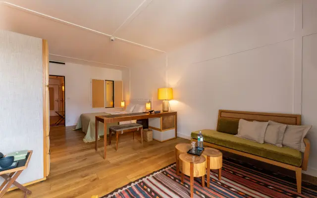 Louis Hotel