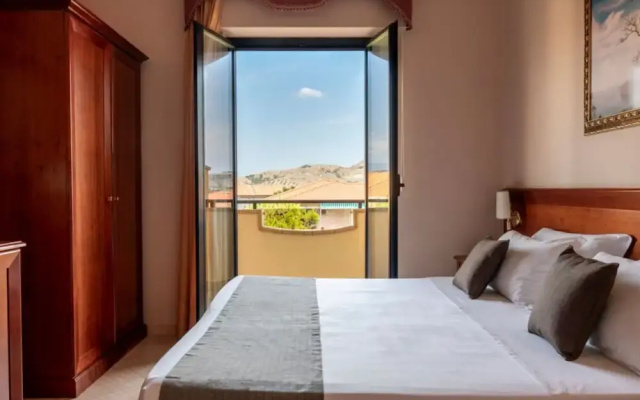 Madama club village