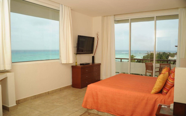 Ixchel Beach Hotel