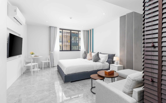 1BR w Pool Gym near Nai Harn C266