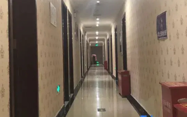 Leisure Inn Hotel (Fengcun Commercial Street Shang'an Subway Station)