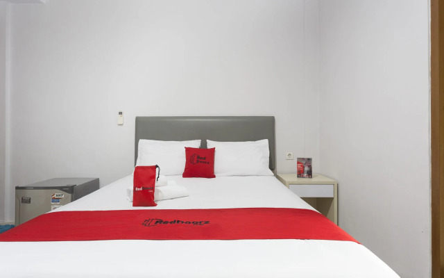 RedDoorz Plus near Cilandak Town Square 2