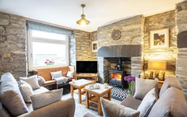 16 Park Square, Blaenau Ffestiniog
