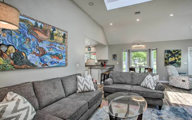 All-seasons Chewelah Home: Fish, Golf & Ski!