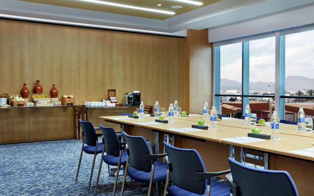 Отель Hilton Garden Inn Muscat Al Khuwair