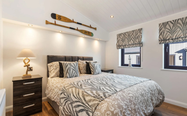 Hiraeth - Luxury Lodge With Hot Tub Close to Beach