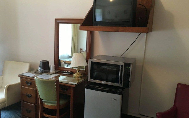 Parkway Inn