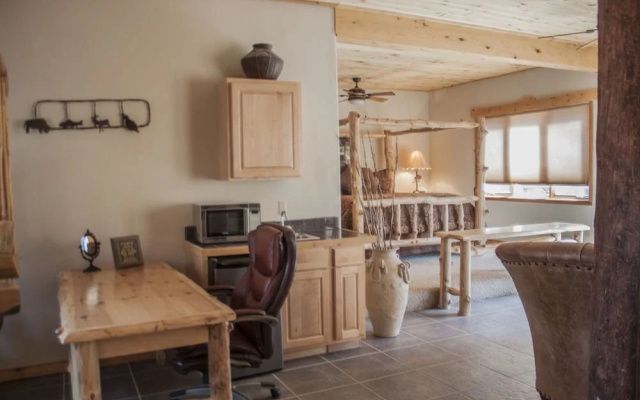 Frontier Lodge