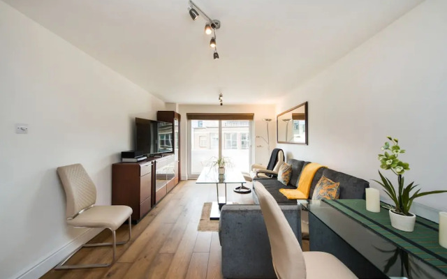 Views For Days - Fitzrovia - by Frankie Says