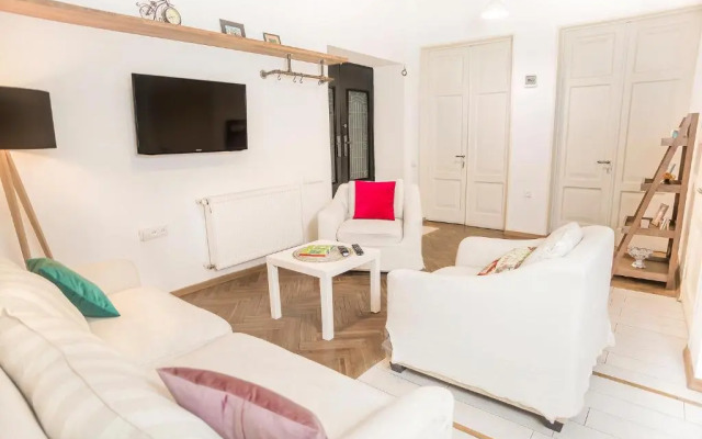 Tbilisi center 2 BD 80sq with Balcony and High ceiling