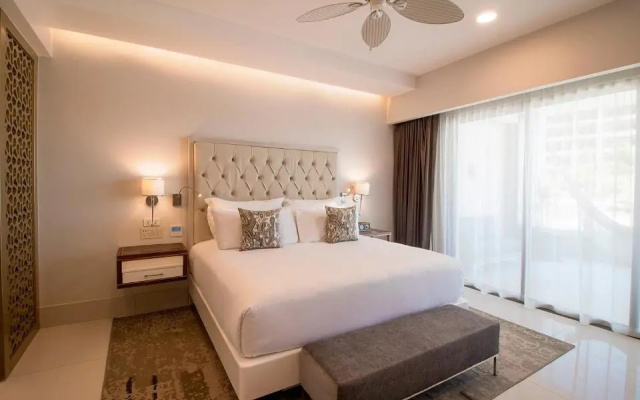 Luxe 2 BR Condo on the Beach