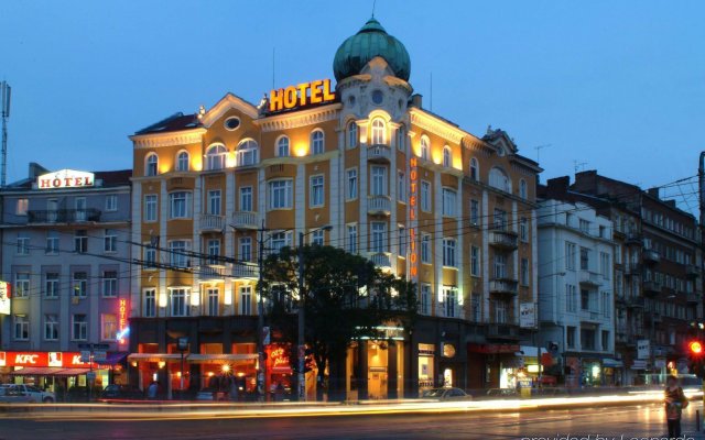 Отель Lion Sofia Болгария, София - 5 отзывов об отеле, цены и фото номеров - забронировать отель Lion Sofia онлайн вид на фасад
