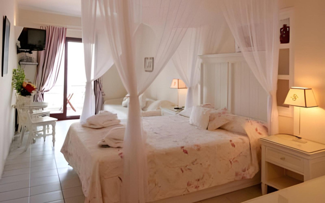 Clara Hotel