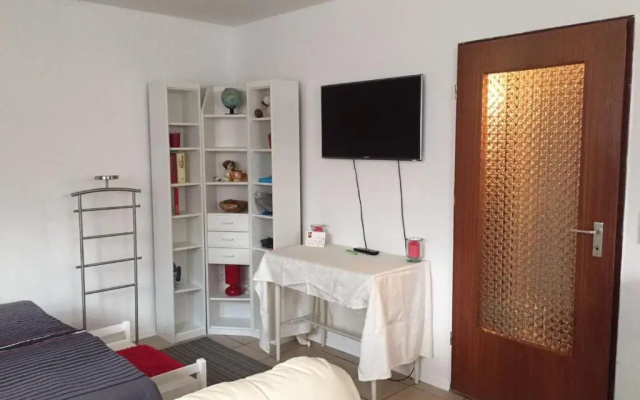 1 Zimmer Appartment im Basement links 108 A