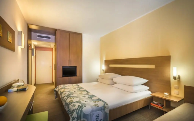 Miramar Sunny Hotel & Residence