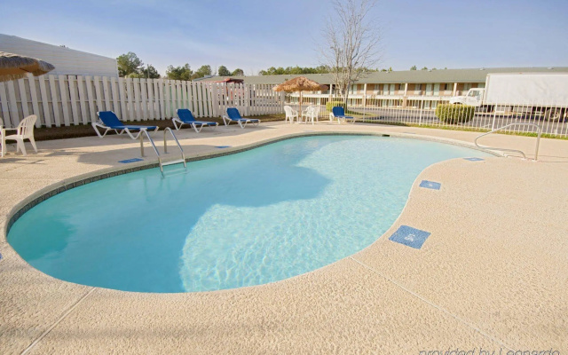 Daybreak Suites Extended Stay - Dothan