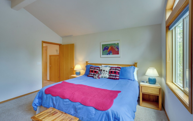 Sunriver Getaway w/ Sharc Waterpark Passes!