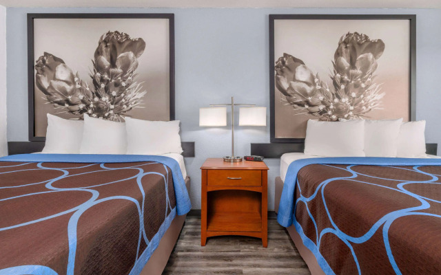 Super 8 by Wyndham Clayton