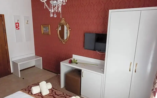 Antiques Gold Boutique Hotel