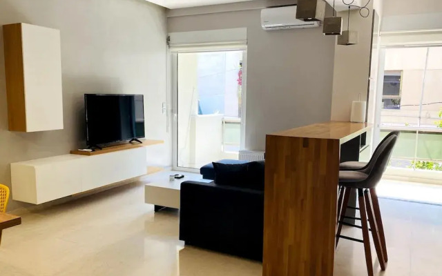 Karyatis - Apartment on the Road of History