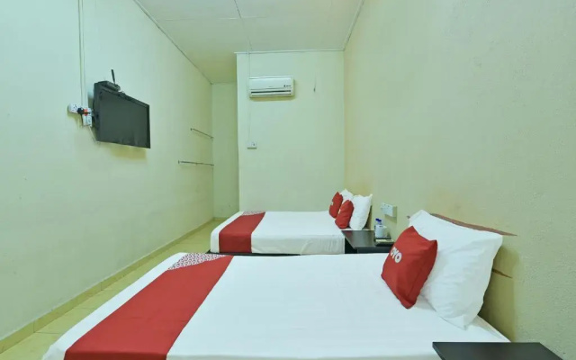 OYO 90706 Empire Inn 2