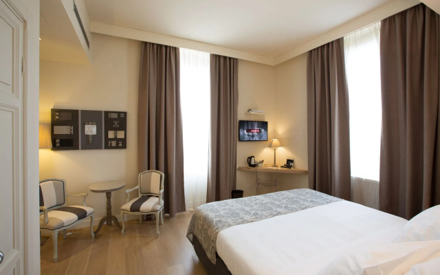 Hotel 900
