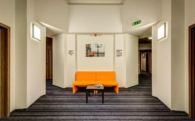Planet Hostel