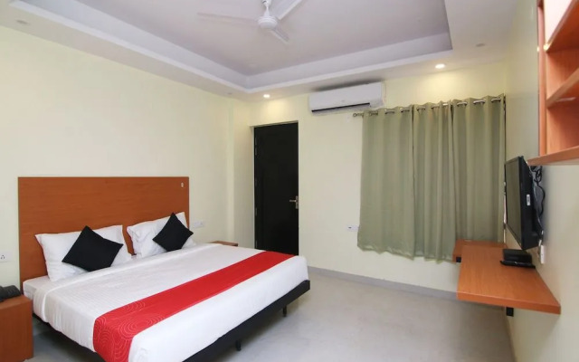 OYO 20032 SilverKey Medanta