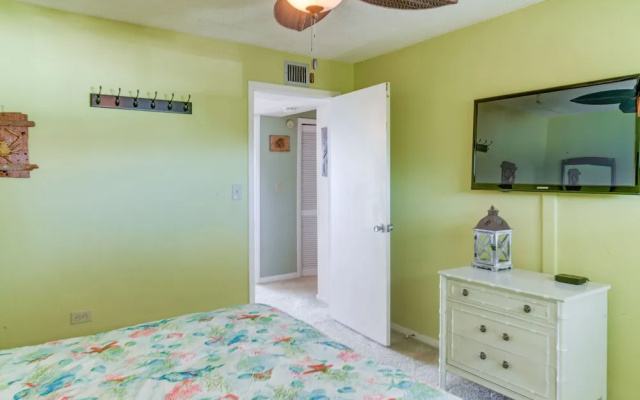 Beachfront Tavernier Abode w/ Balcony & Bay Views!