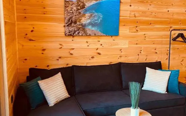 ADA BEACH HOUSE mit Wasserzugang