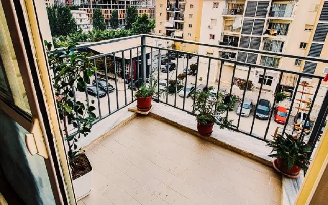 Cozy 1 Bedroom apartment near parks, cafes & restaurants